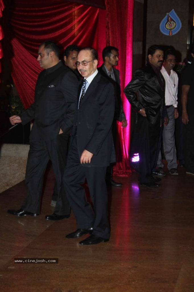Genelia n Ritesh Reception Photos - 02 - 52 / 144 photos