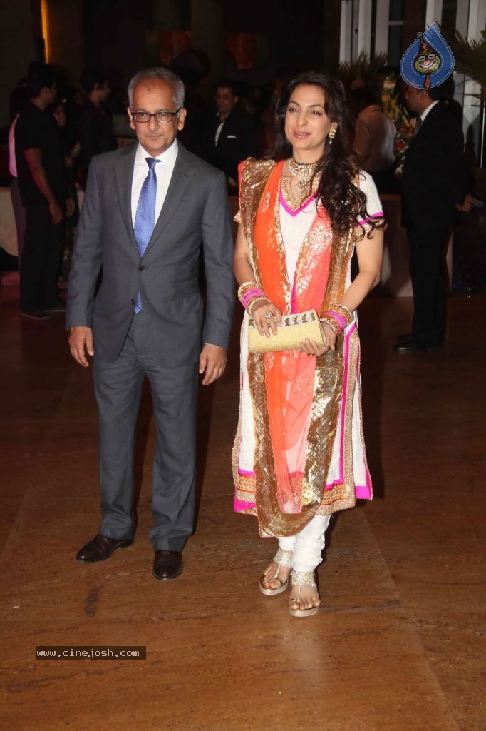 Genelia n Ritesh Reception Photos - 02 - 57 / 144 photos