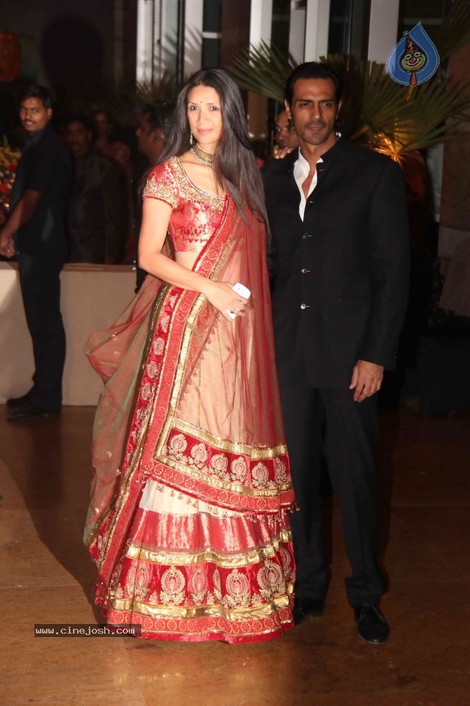 Genelia n Ritesh Reception Photos - 02 - 63 / 144 photos