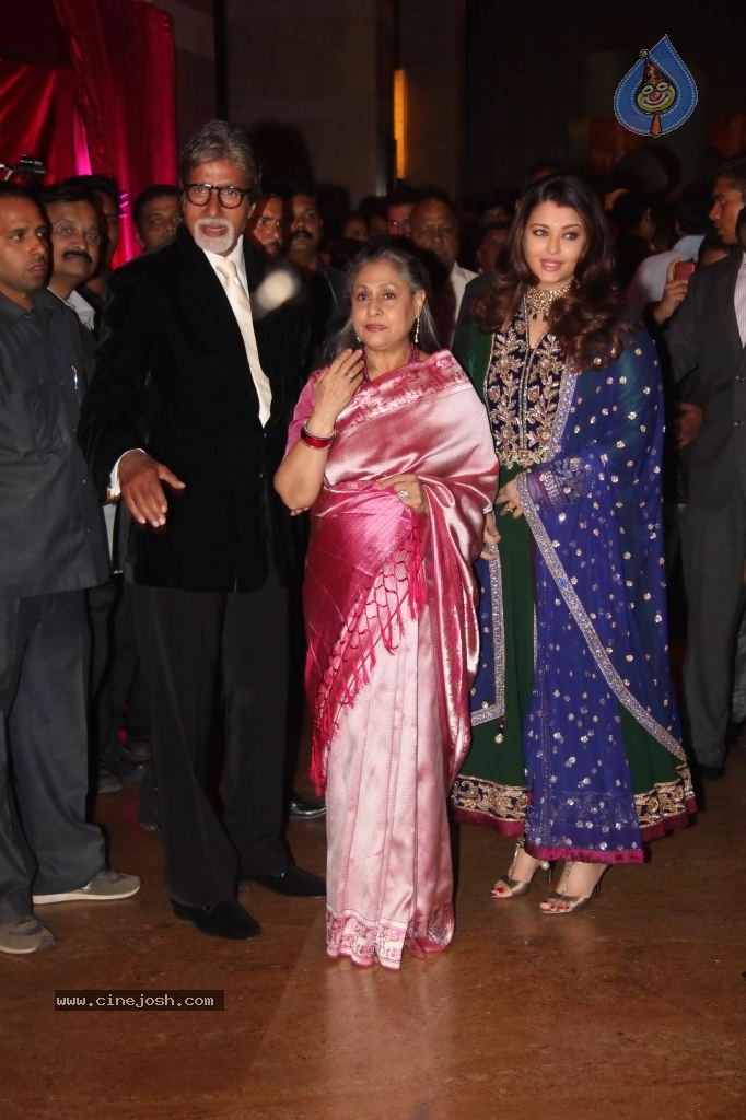 Genelia n Ritesh Reception Photos - 02 - 77 / 144 photos