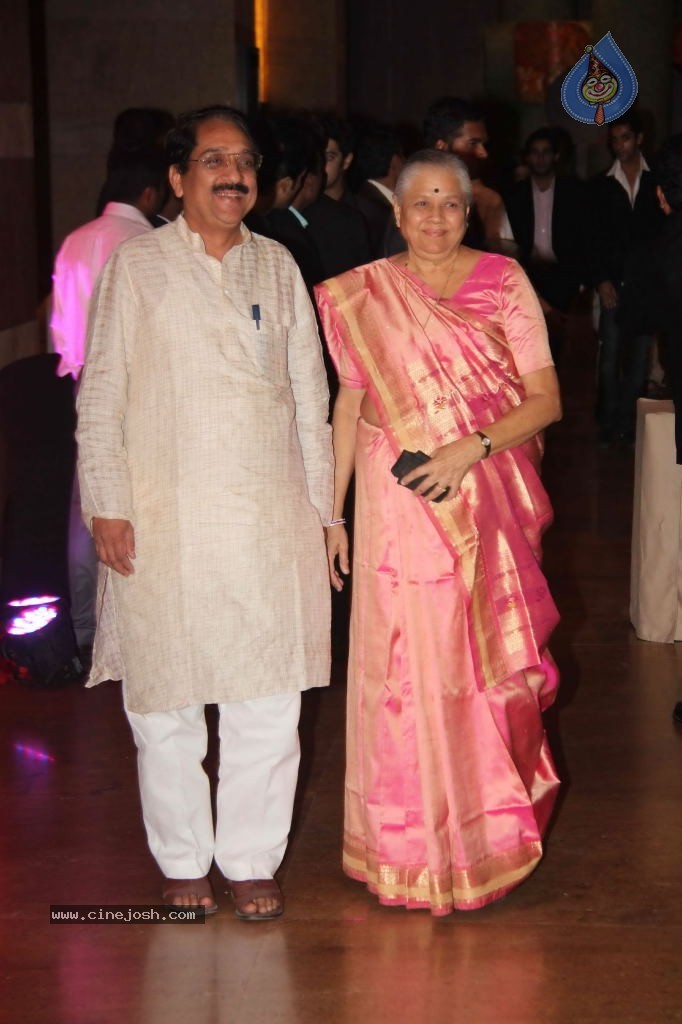 Genelia n Ritesh Reception Photos - 02 - 80 / 144 photos