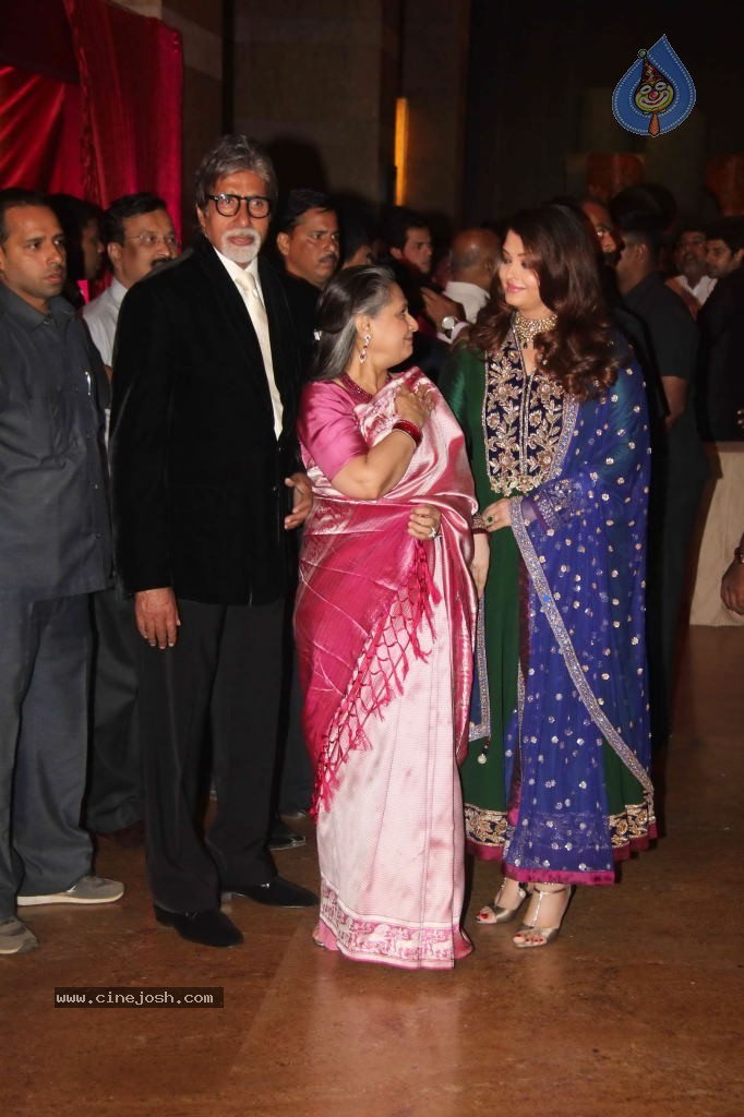 Genelia n Ritesh Reception Photos - 02 - 86 / 144 photos