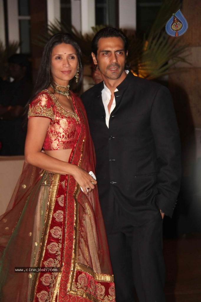 Genelia n Ritesh Reception Photos - 02 - 100 / 144 photos