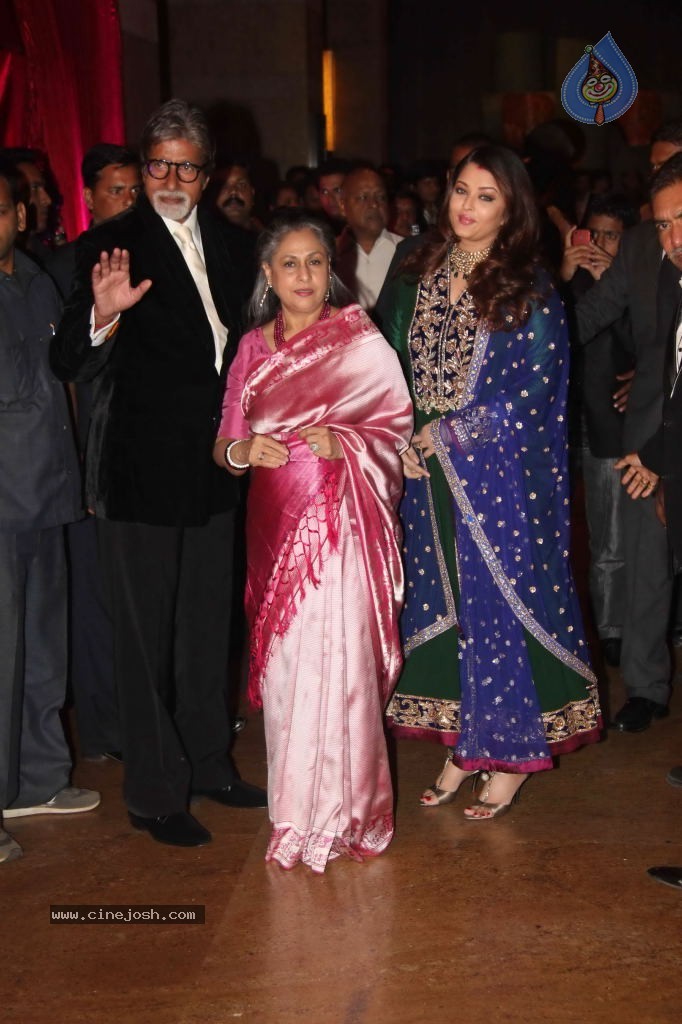 Genelia n Ritesh Reception Photos - 02 - 103 / 144 photos