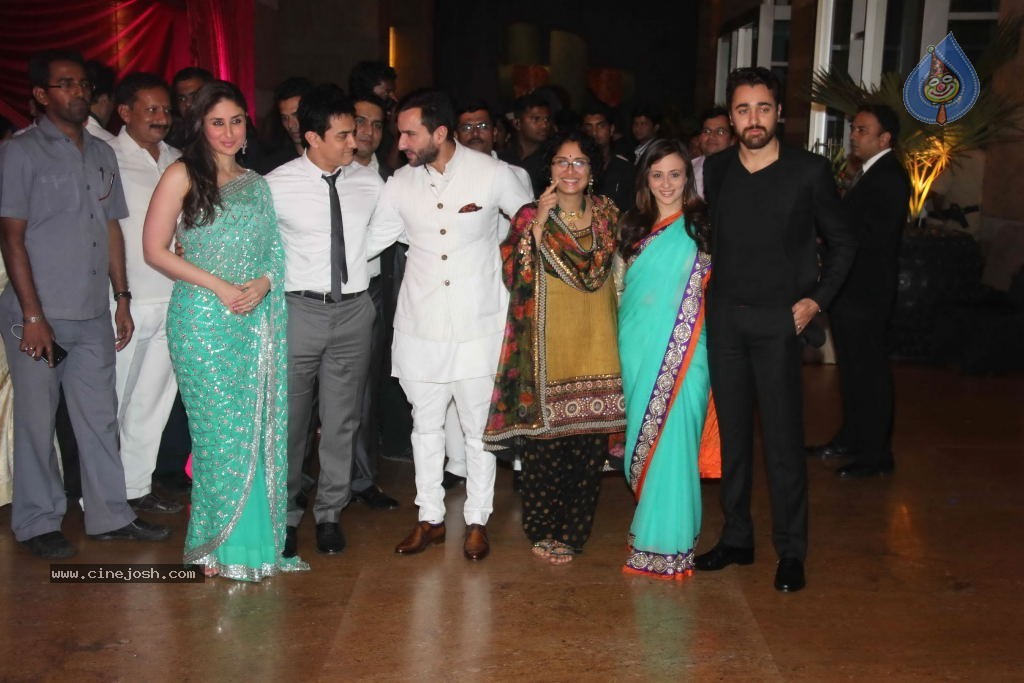Genelia n Ritesh Reception Photos - 02 - 110 / 144 photos