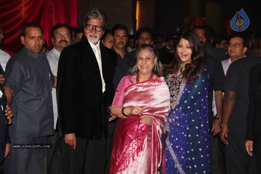 Genelia n Ritesh Reception Photos - 02 - 111 / 144 photos