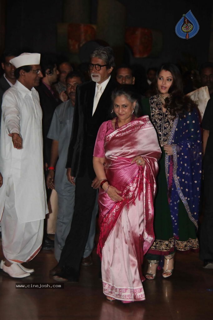 Genelia n Ritesh Reception Photos - 02 - 116 / 144 photos
