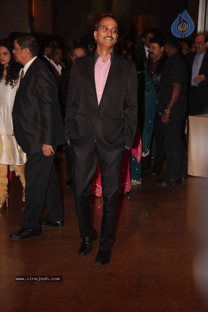 Genelia n Ritesh Reception Photos - 02 - 117 / 144 photos