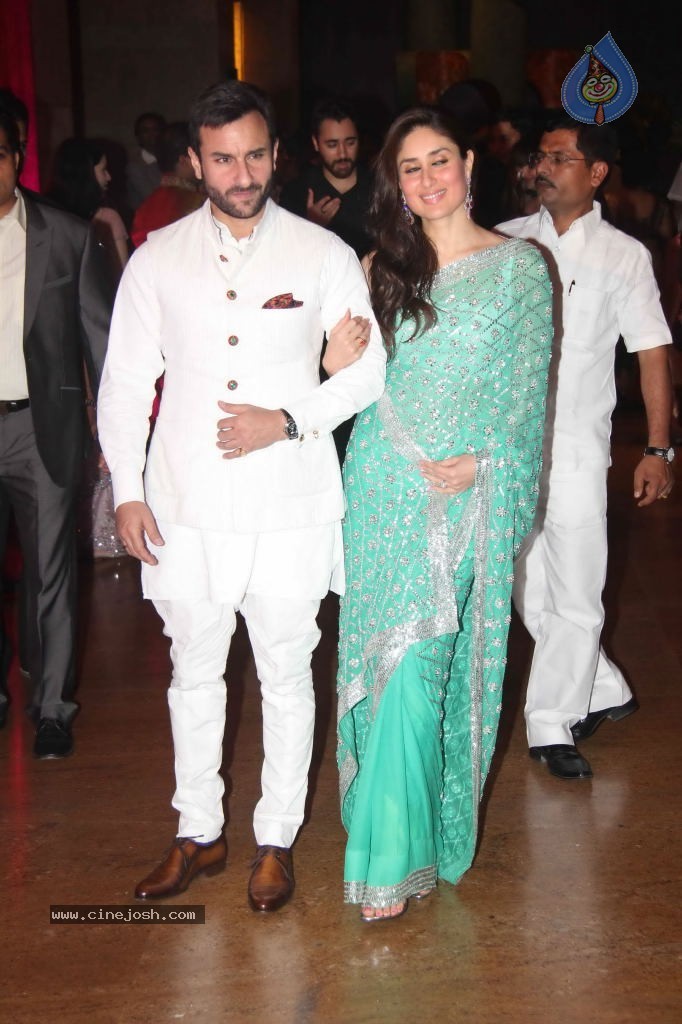 Genelia n Ritesh Reception Photos - 02 - 121 / 144 photos