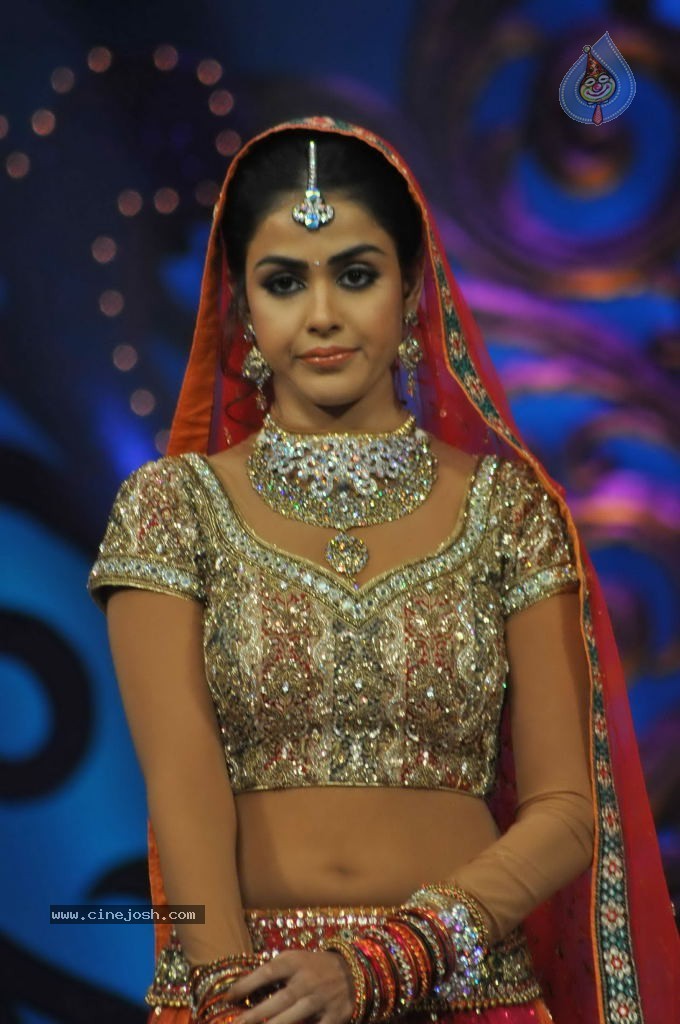 Genelia n Malaika at Nachle Ve Spot - 17 / 57 photos