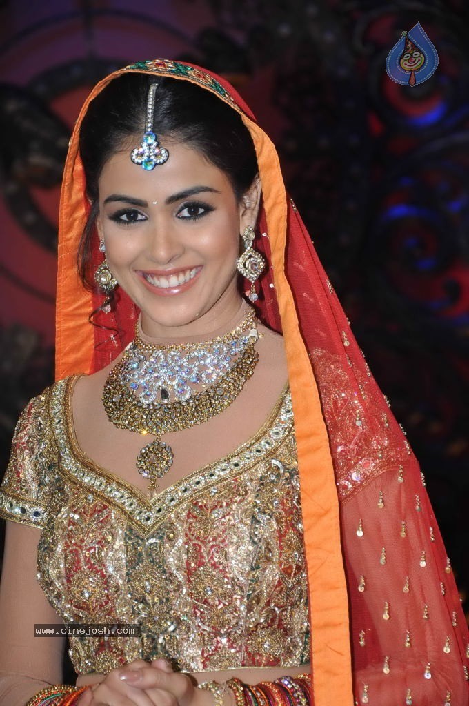 Genelia n Malaika at Nachle Ve Spot - 47 / 57 photos