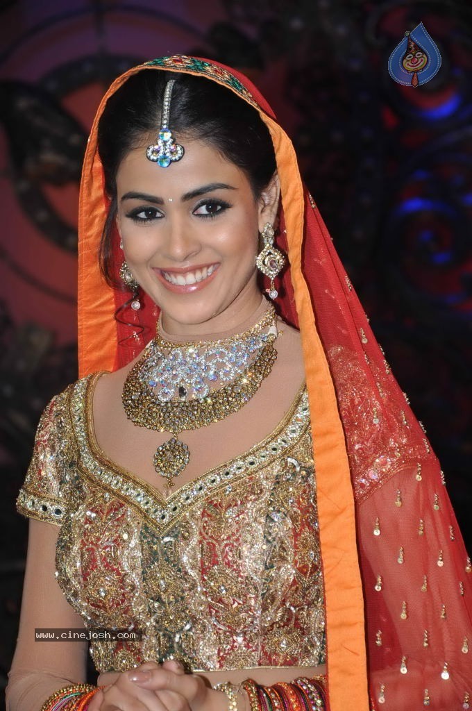 Genelia n Malaika at Nachle Ve Spot - 55 / 57 photos