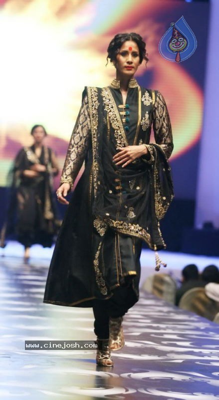 Gitanjali Cyclothon Fashion Show 2011 - 20 / 60 photos