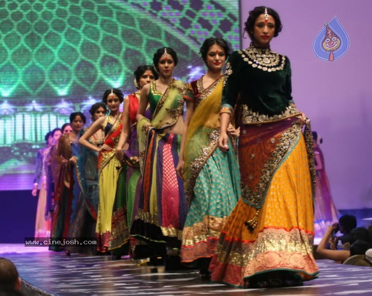 Gitanjali Cyclothon Fashion Show 2011 - 36 / 60 photos