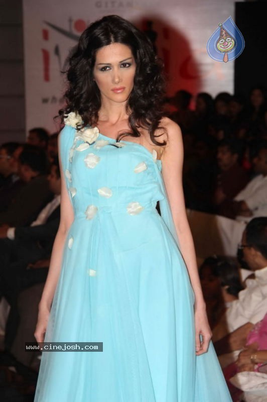 Gitanjali Tour De India Fashion Show - 20 / 94 photos