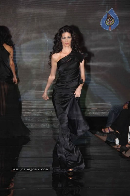 Gitanjali Tour De India Fashion Show - 82 / 94 photos