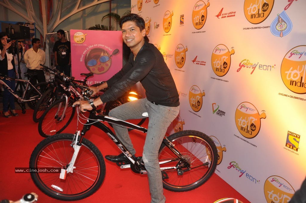 Godrej Eon Tour De India Launch - 8 / 32 photos