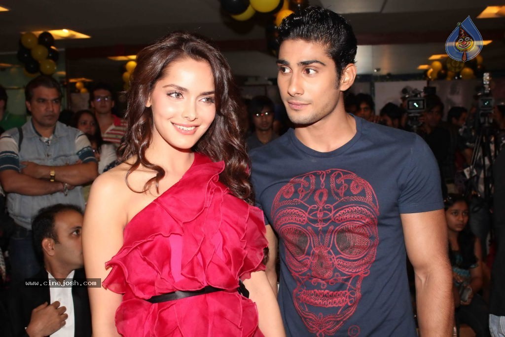 Gold Gym Bandra Calendar Launch - 37 / 66 photos