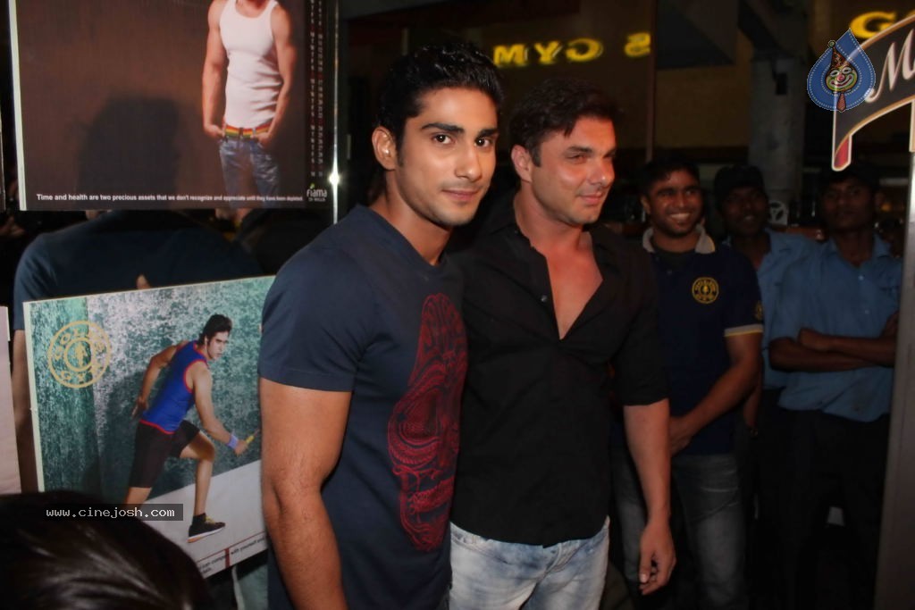 Gold Gym Bandra Calendar Launch - 40 / 66 photos