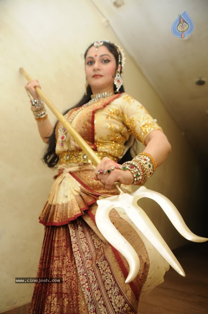 Gracy Singh Performs at Ravindra Natya Mandir - 2 / 10 photos