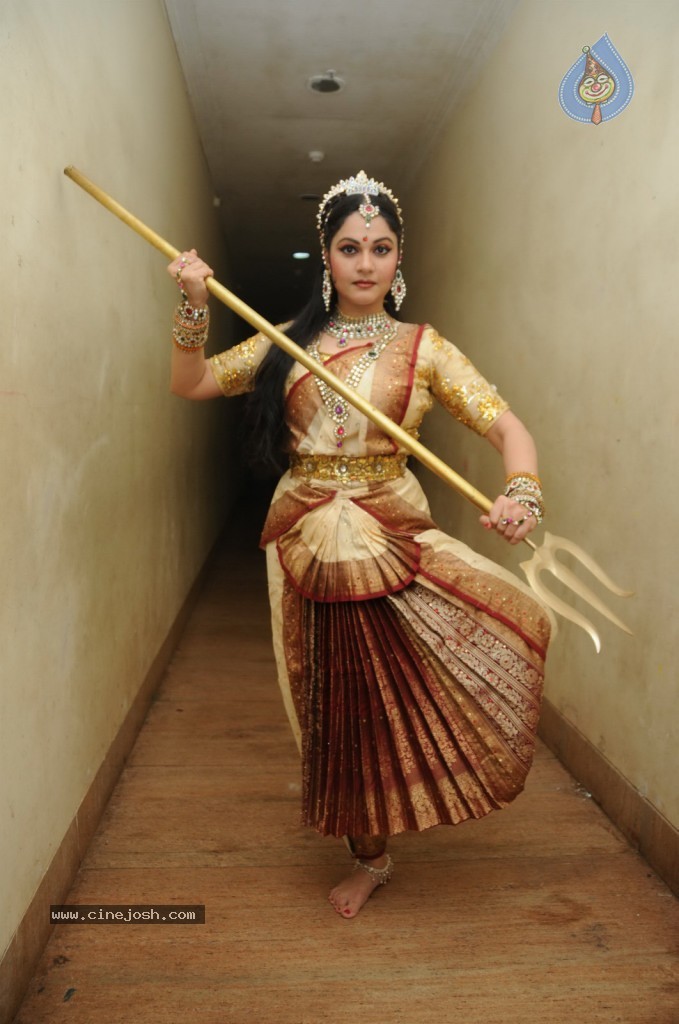 Gracy Singh Performs at Ravindra Natya Mandir - 3 / 10 photos
