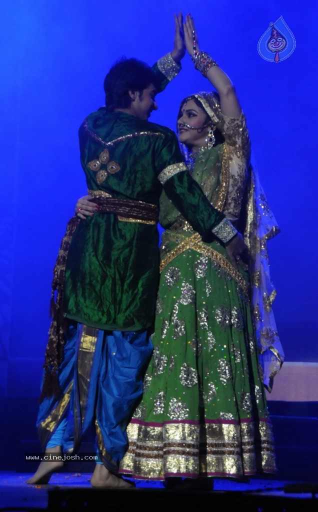 Gracy Singh Performs at Ravindra Natya Mandir - 10 / 10 photos