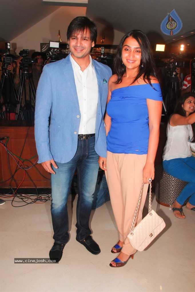 Grand Masti Success Party - 37 / 53 photos
