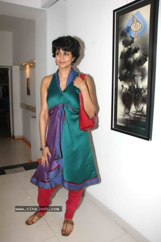 Gul Panag at Art for Dignity Preview - 21 / 23 photos