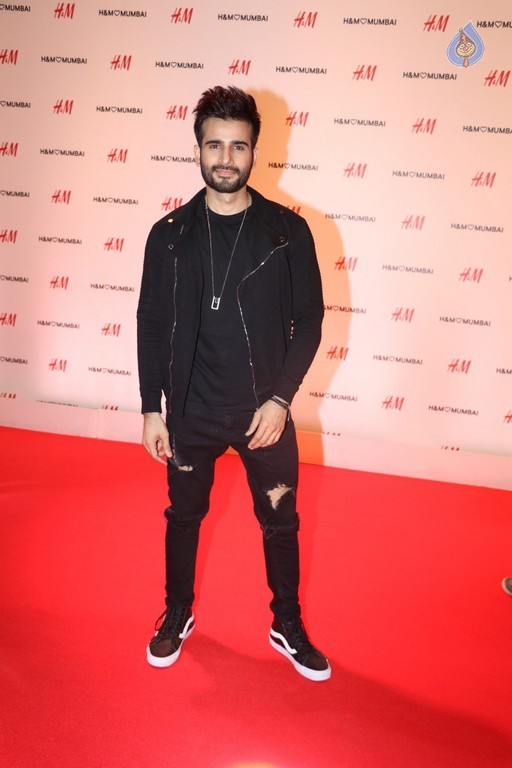 H and M Mumbai 1st Store Launch Party - 23 / 63 photos