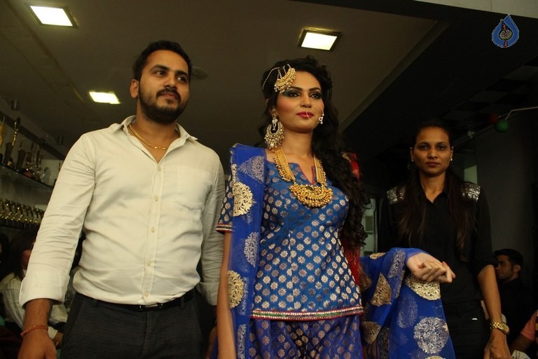 Hair and Makeup Fiesta By Bharat and Dorris - 44 / 84 photos
