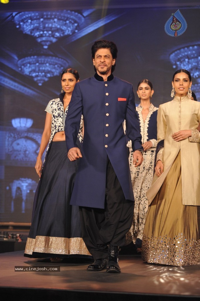 Happy New Year Trailer Launch - 16 / 60 photos