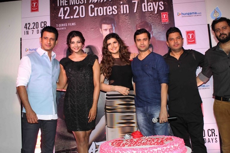 Hate Story 3 Success Party - 19 / 21 photos
