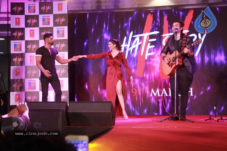 Hate Story 4 Music Concert At R City Mall - 11 / 30 photos