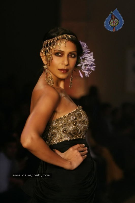HDIL India Couture Week Day 3 - 9 / 48 photos