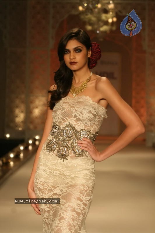HDIL India Couture Week Day 3 - 34 / 48 photos