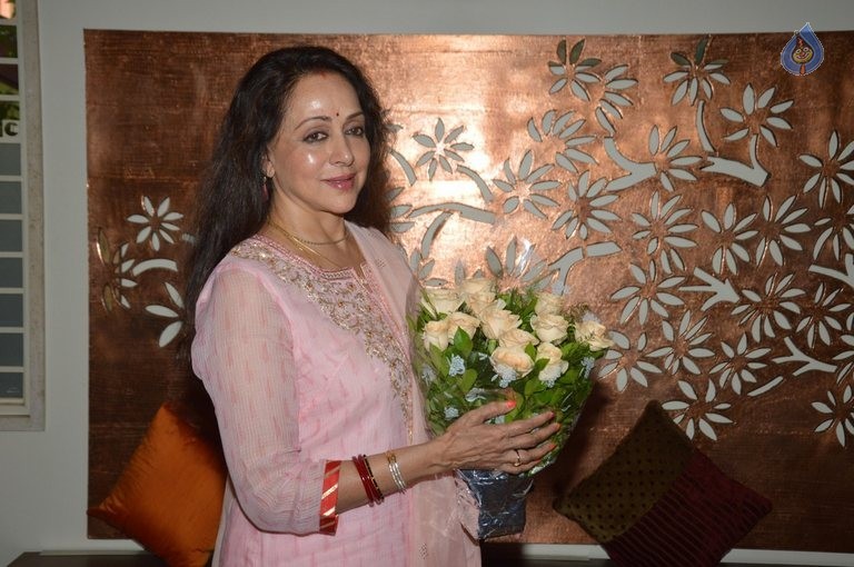 Hema Malini Birthday Celebration  - 5 / 21 photos