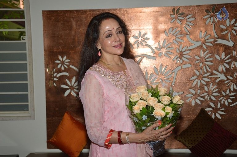 Hema Malini Birthday Celebration  - 11 / 21 photos