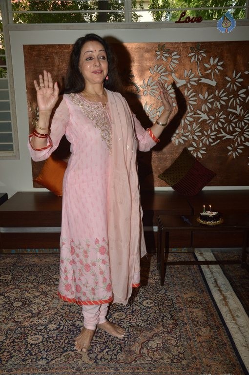 Hema Malini Birthday Celebration  - 15 / 21 photos
