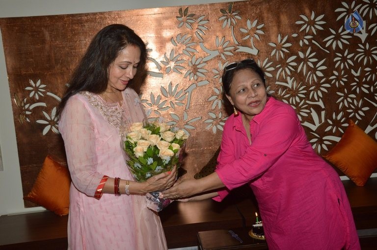 Hema Malini Birthday Celebration  - 16 / 21 photos