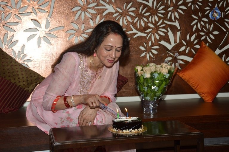 Hema Malini Birthday Celebration  - 17 / 21 photos