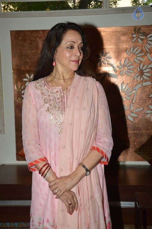 Hema Malini Birthday Celebration  - 19 / 21 photos