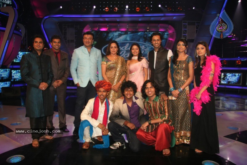 Hema Malini on Indian Idol - 11 / 47 photos