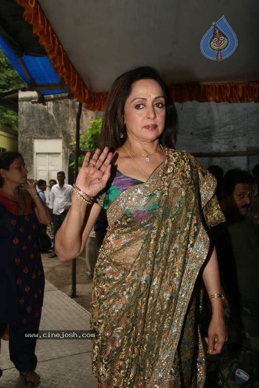 Hema Malini on Indian Idol - 23 / 47 photos