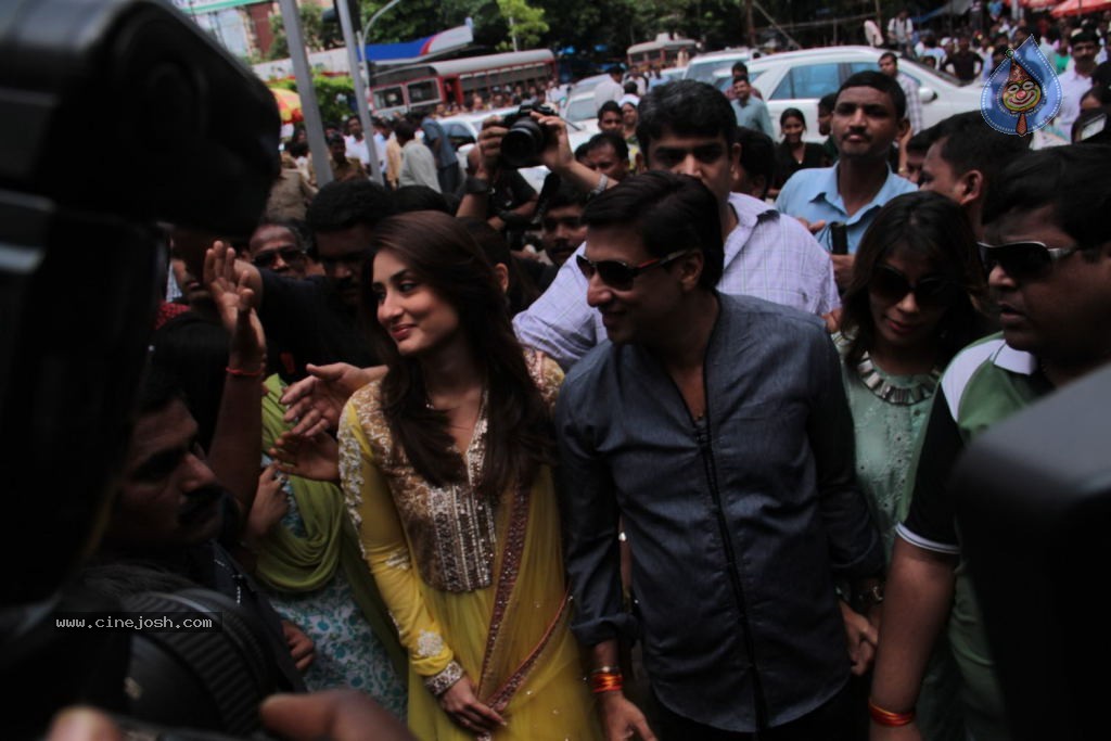 Kareena Heroine Music Launch at Siddhivinayak Temple - 6 / 45 photos