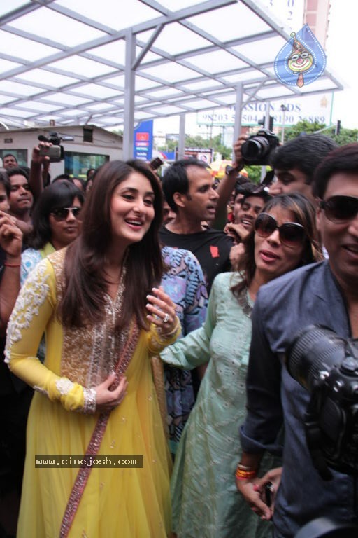 Kareena Heroine Music Launch at Siddhivinayak Temple - 7 / 45 photos