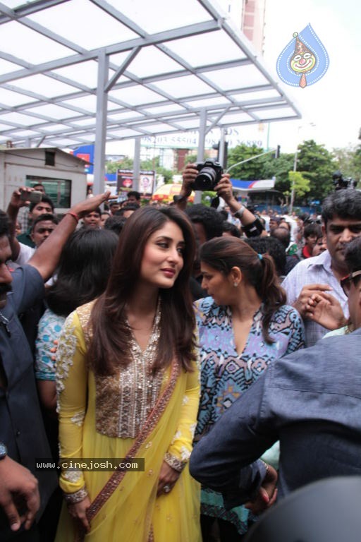 Kareena Heroine Music Launch at Siddhivinayak Temple - 14 / 45 photos