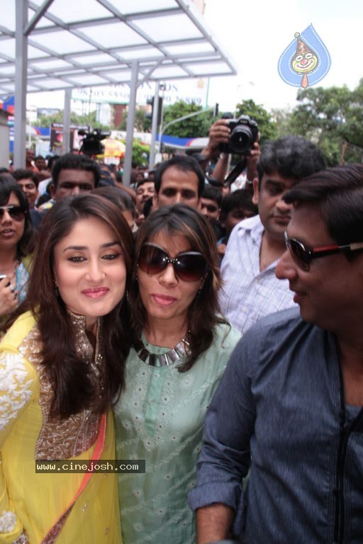 Kareena Heroine Music Launch at Siddhivinayak Temple - 19 / 45 photos