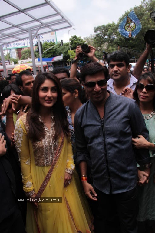 Kareena Heroine Music Launch at Siddhivinayak Temple - 20 / 45 photos