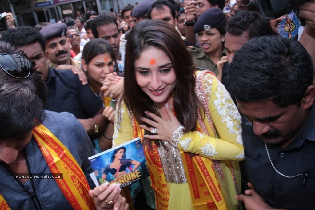 Kareena Heroine Music Launch at Siddhivinayak Temple - 21 / 45 photos