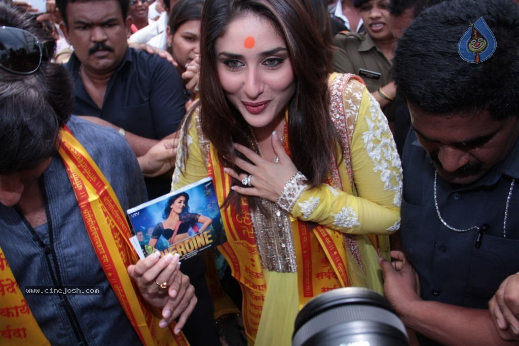 Kareena Heroine Music Launch at Siddhivinayak Temple - 30 / 45 photos